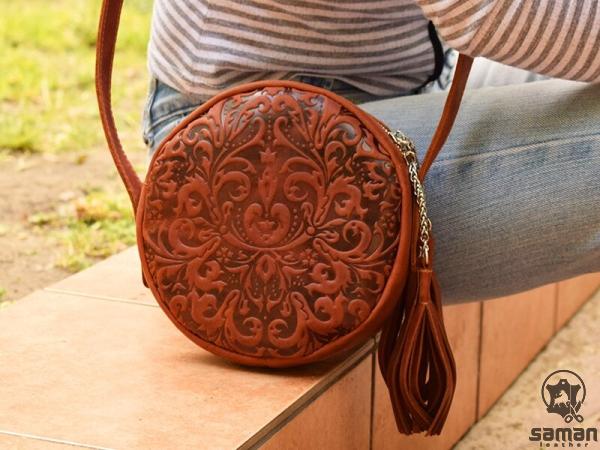 The price and purchase types of leather purse brown